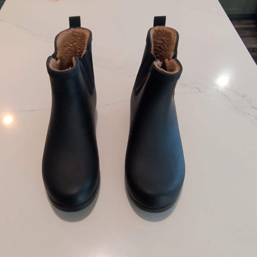Chooka Chelsea Delridge  Rain Winter Boots, Plush Lined, Womens 9 - Black.